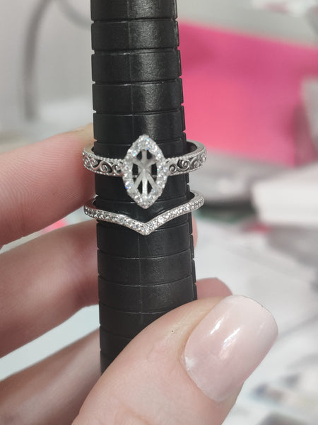 Limited Edition! Vintage Style Ring with Pointed Band