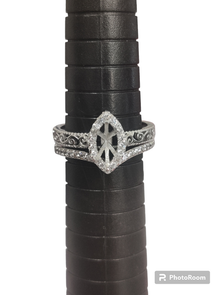 Limited Edition! Vintage Style Ring with Pointed Band